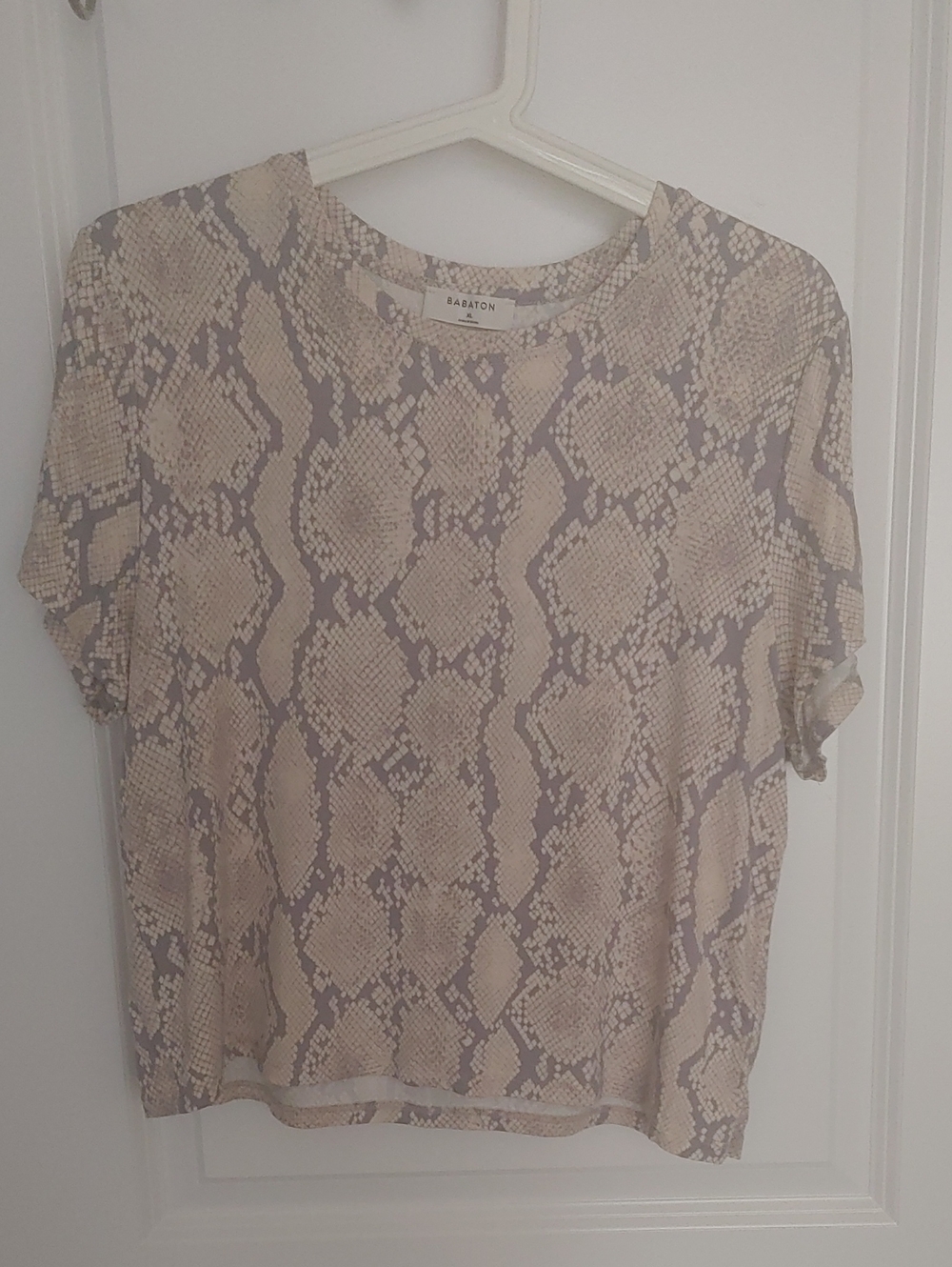 Babaton Beige and Gray Snake-Print Short Sleeve Tee